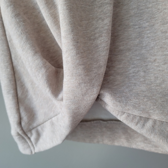 🌼Girls🌼All in Motion tunic sweatshirt Heather oatmeal large - Picture 2 of 9